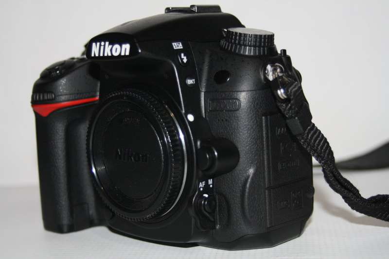 NIKON D7000, 16MP DSRL  ( BODY ONLY IN EXCELLENT CONDITION )LOW SHUTTER COUNT OF 10143