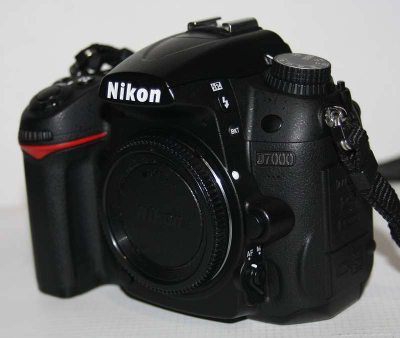 NIKON D7000, 16MP DSRL  ( BODY ONLY IN EXCELLENT CONDITION )LOW SHUTTER COUNT OF 10143