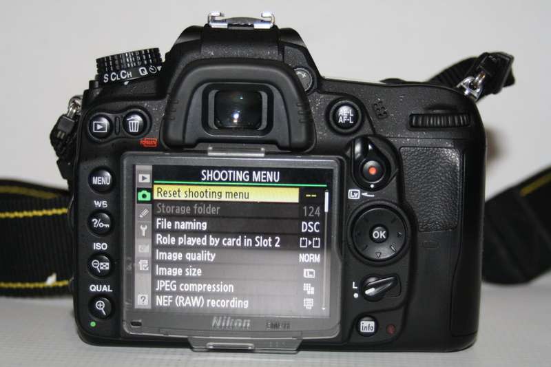 NIKON D7000, 16MP DSRL  ( BODY ONLY IN EXCELLENT CONDITION )LOW SHUTTER COUNT OF 10143