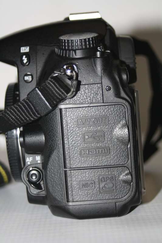 NIKON D7000, 16MP DSRL  ( BODY ONLY IN EXCELLENT CONDITION )LOW SHUTTER COUNT OF 10143