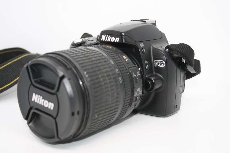 Nikon D60 DSLR  with 18-105mm f/3.5-5.6G ED VR Auto Focus-S Nikkor  Zoom Lens VERY GOOD CONDITION