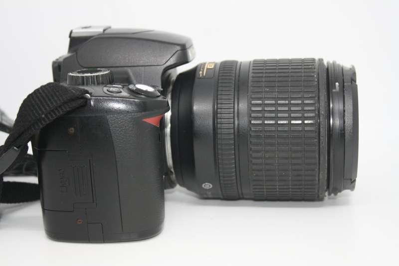 Nikon D60 DSLR  with 18-105mm f/3.5-5.6G ED VR Auto Focus-S Nikkor  Zoom Lens VERY GOOD CONDITION