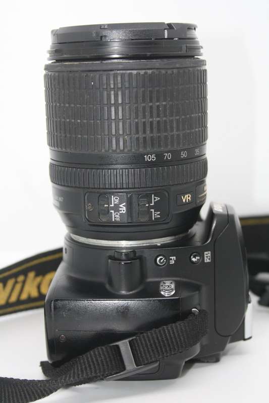 Nikon D60 DSLR  with 18-105mm f/3.5-5.6G ED VR Auto Focus-S Nikkor  Zoom Lens VERY GOOD CONDITION