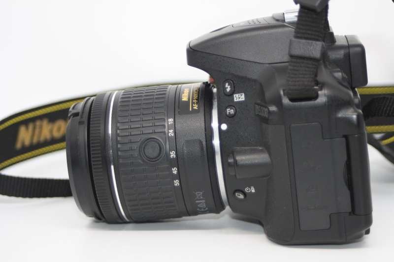 Nikon D5300 24MP DSLR with Nikon 18-55mm f/3.5-5.6G VR Lens , 4000 PICTURES S ON THE CLOCK ONLY