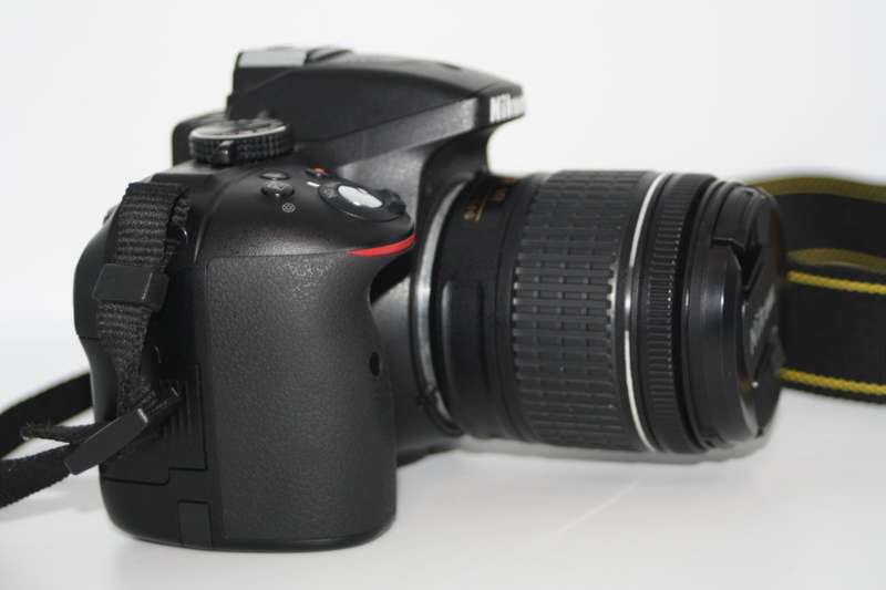 Nikon D5300 24MP DSLR with Nikon 18-55mm f/3.5-5.6G VR Lens , 4000 PICTURES S ON THE CLOCK ONLY