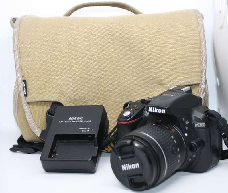 Nikon D5300 24MP DSLR with Nikon 18-55mm f/3.5-5.6G VR Lens , 4000 PICTURES S ON THE CLOCK ONLY