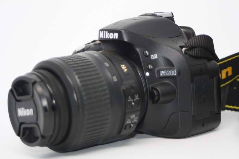 Nikon D5200 24.1 MP CMOS Digital SLR with 18-55mm f/3.5-5.6 AF-S DX VR NIKKOR Zoom Lens,