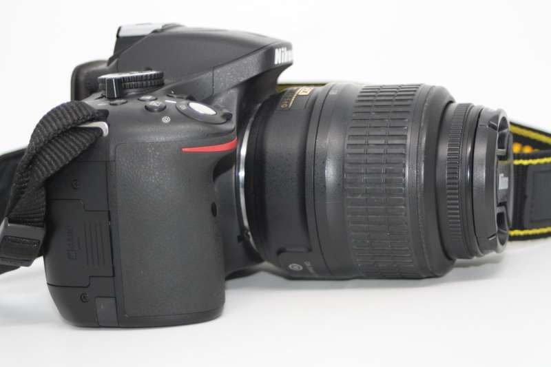 Nikon D5200 24.1 MP CMOS Digital SLR with 18-55mm f/3.5-5.6 AF-S DX VR NIKKOR Zoom Lens,