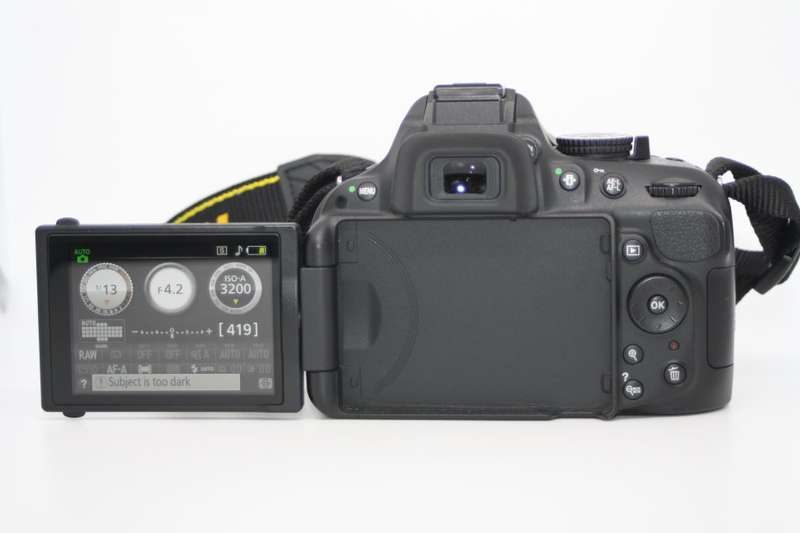 Nikon D5200 24.1 MP CMOS Digital SLR with 18-55mm f/3.5-5.6 AF-S DX VR NIKKOR Zoom Lens,