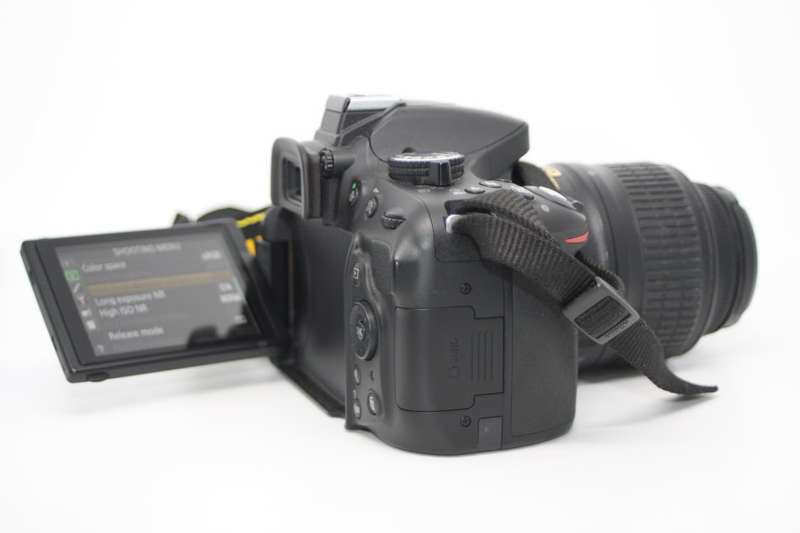 Nikon D5200 24.1 MP CMOS Digital SLR with 18-55mm f/3.5-5.6 AF-S DX VR NIKKOR Zoom Lens,