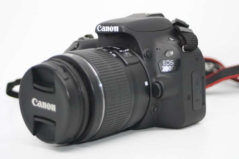 Canon EOS 200D 24MP DSLR Camera with CANON 18-55mm  Lens IN NEW  CONDITION WITH BAG
