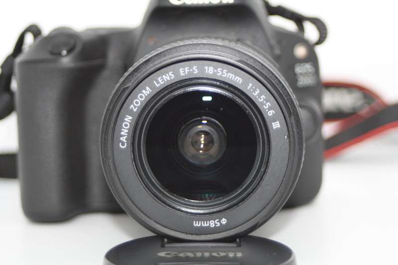 Canon EOS 200D 24MP DSLR Camera with CANON 18-55mm  Lens IN NEW  CONDITION WITH BAG