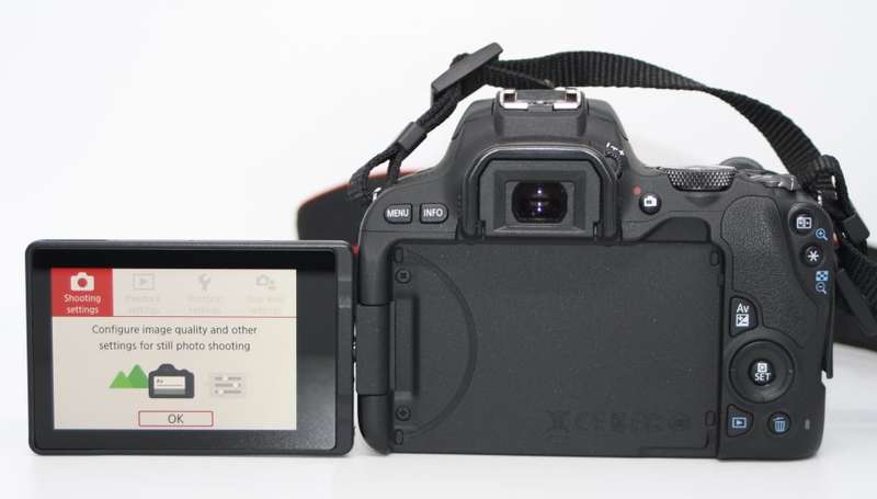Canon EOS 200D 24MP DSLR Camera with CANON 18-55mm  Lens IN NEW  CONDITION WITH BAG