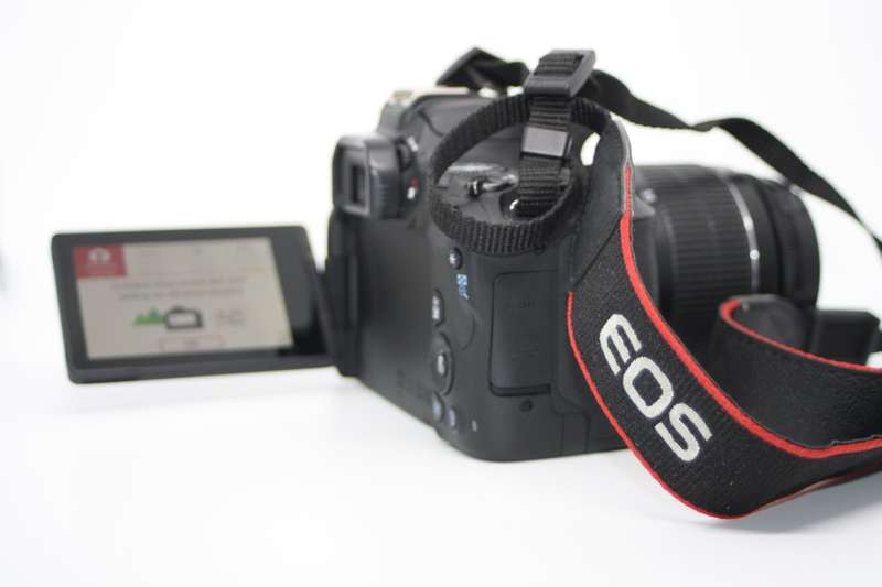 Canon EOS 200D 24MP DSLR Camera with CANON 18-55mm  Lens IN NEW  CONDITION WITH BAG