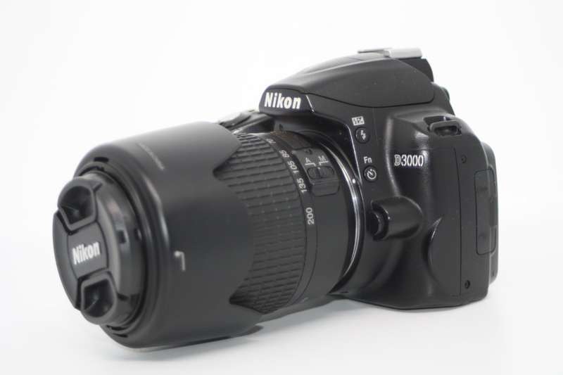 Nikon D3000 10.2MP Digital SLR Camera with 55-200mm f/1:4-5.6G AF-S DX  Nikkor Zoom Lens