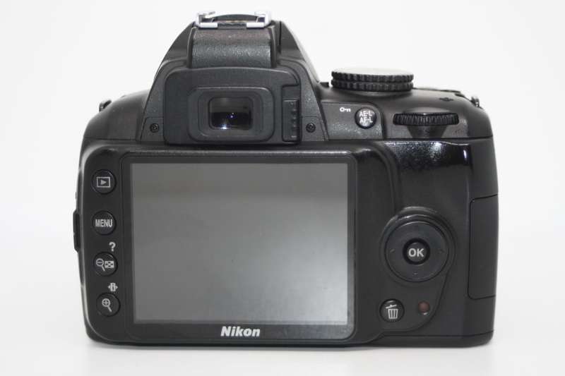 Nikon D3000 10.2MP Digital SLR Camera with 55-200mm f/1:4-5.6G AF-S DX  Nikkor Zoom Lens