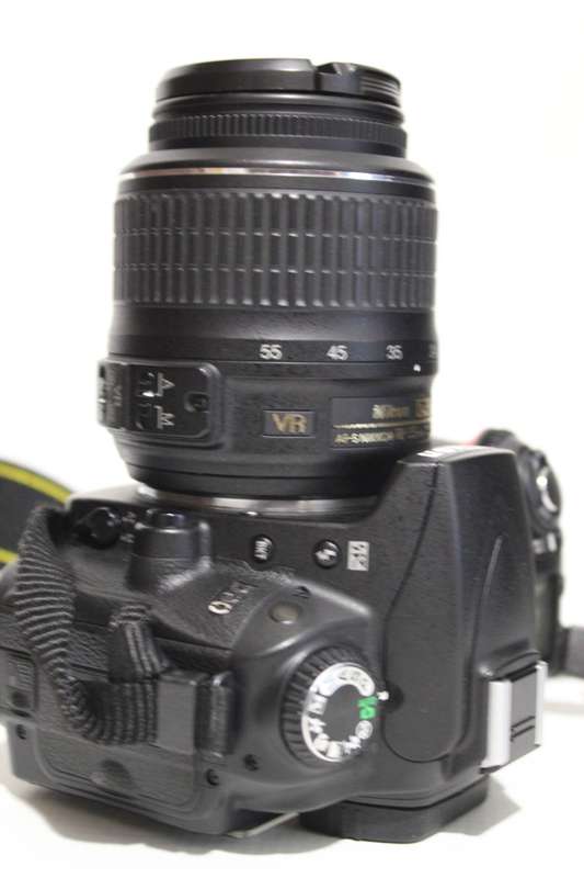 Nikon D90 12MP DSLR Camera ,HD MOVIES ,WITH NIKON 18-55MM VR LENS, CHARGER, SHUTTER : 15325