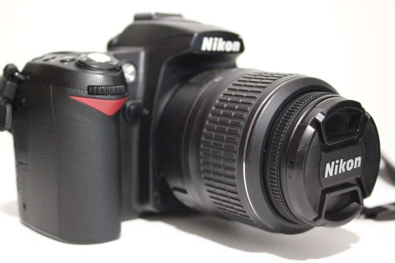 Nikon D90 12MP DSLR Camera ,HD MOVIES ,WITH NIKON 18-55MM VR LENS, CHARGER, SHUTTER : 15325