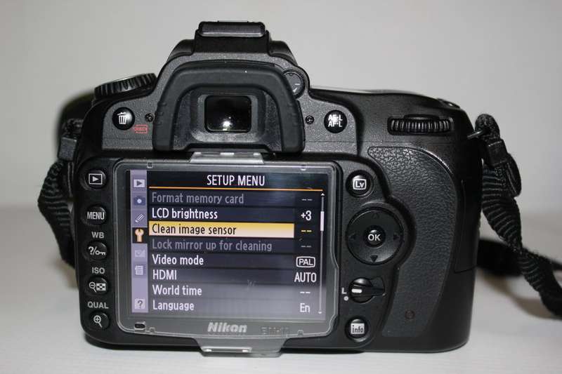 Nikon D90 12MP DSLR Camera ,HD MOVIES ,WITH NIKON 18-55MM VR LENS, CHARGER, SHUTTER : 15325
