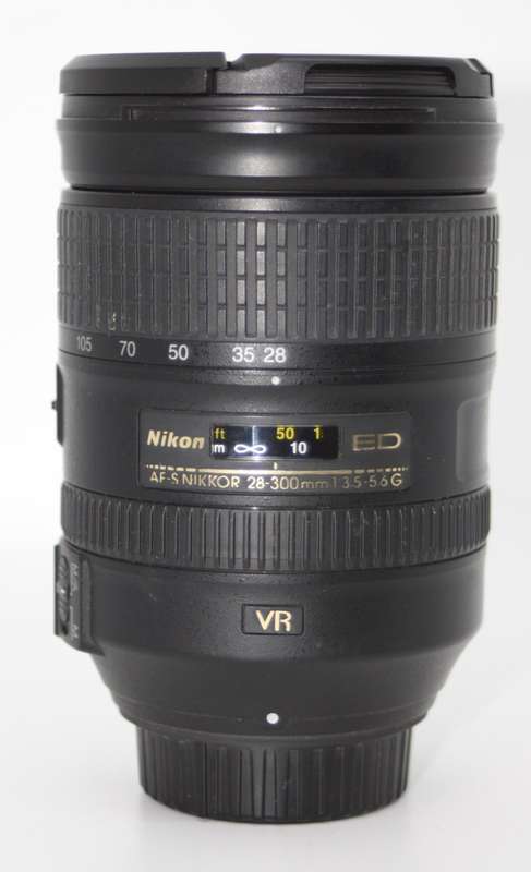 Nikon AF-S 28-300mm f/3.5-5.6 G ED VR Lens IN VERY GOOD CONDITION
