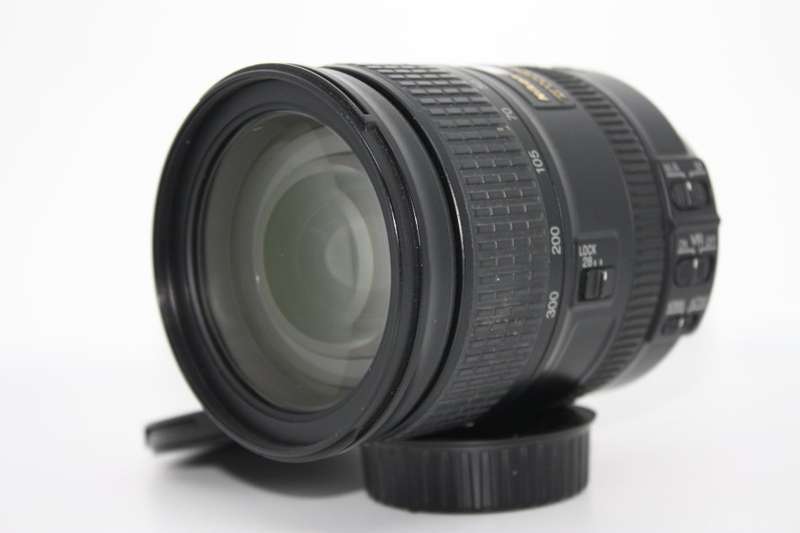 Nikon AF-S 28-300mm f/3.5-5.6 G ED VR Lens IN VERY GOOD CONDITION