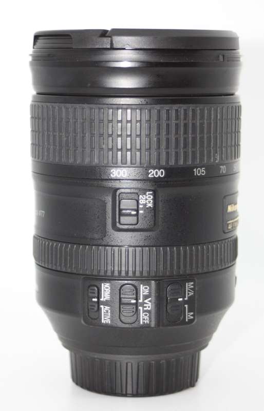 Nikon AF-S 28-300mm f/3.5-5.6 G ED VR Lens IN VERY GOOD CONDITION