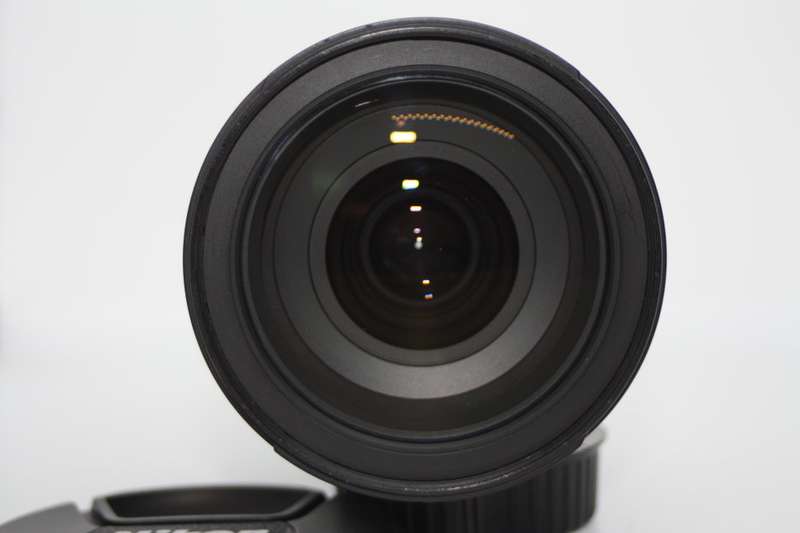 Nikon AF-S 28-300mm f/3.5-5.6 G ED VR Lens IN VERY GOOD CONDITION