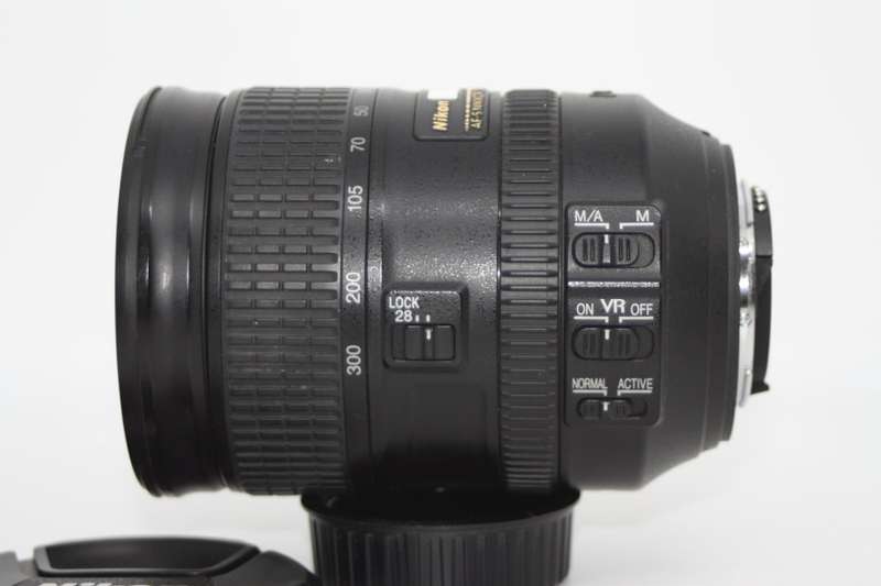 Nikon AF-S 28-300mm f/3.5-5.6 G ED VR Lens IN VERY GOOD CONDITION