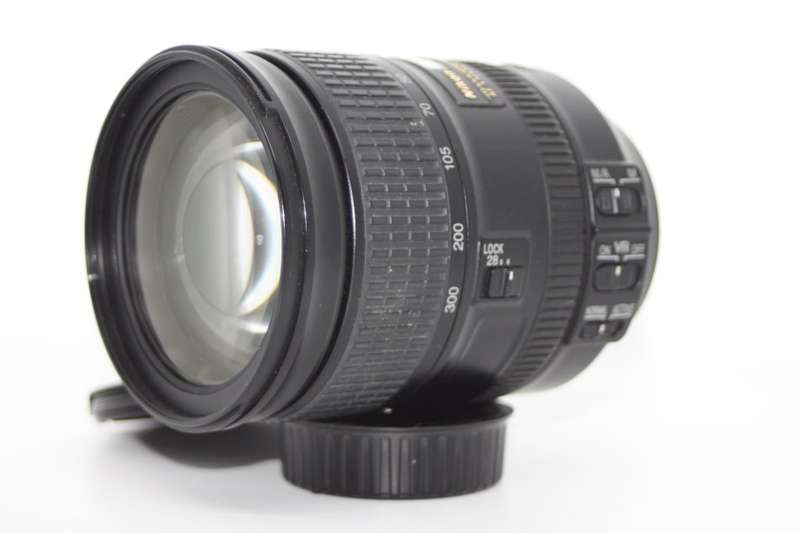 Nikon AF-S 28-300mm f/3.5-5.6 G ED VR Lens IN VERY GOOD CONDITION
