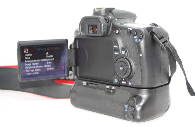 Canon EOS 60D ( BODY ONLY) WITH BATTERY GRIP , 2 BATTERIES AND CHARGER