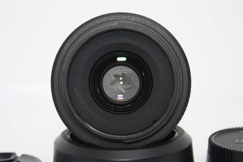 Nikon AF-S DX NIKKOR 35mm f/1.8G IN EXCELLENT CONDITION COMING WITH LEMS HOOD AND POUCH