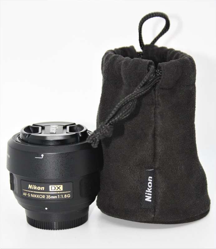 Nikon AF-S DX NIKKOR 35mm f/1.8G IN EXCELLENT CONDITION COMING WITH LEMS HOOD AND POUCH