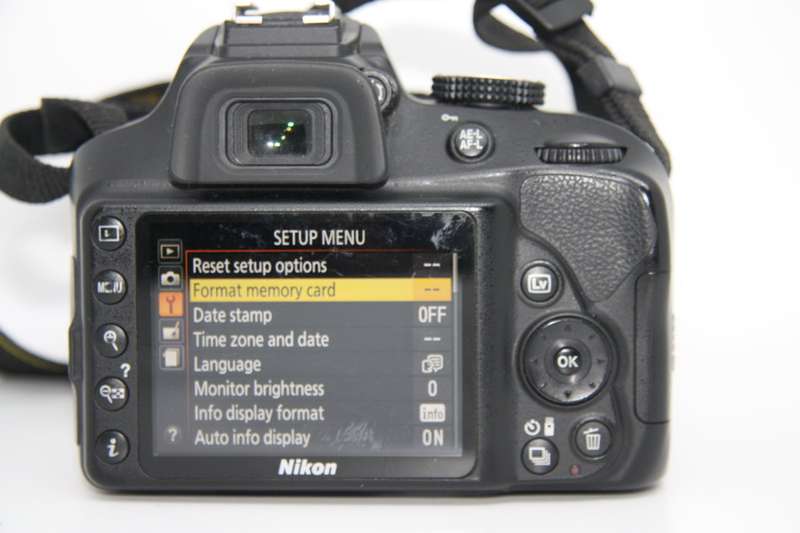 Nikon D3400 24MP DSLR ,FULL HD MOVIES with AF-P 18-55mm  Lens , GOOD CONDITION. LOW SHUTTER COUNT