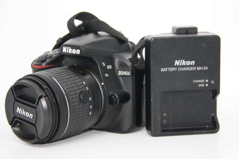 Nikon D3400 24MP DSLR ,FULL HD MOVIES with AF-P 18-55mm  Lens , GOOD CONDITION. LOW SHUTTER COUNT