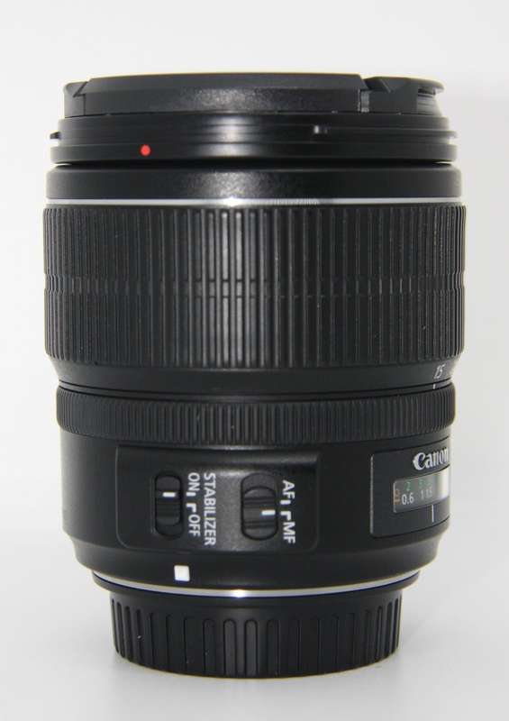 Canon EF-S 15-85mm f/3.5-5.6 IS USM Lens IN EXCELLENT CONDITON WITH BOTH LENS CAPS AND LENS HOOD