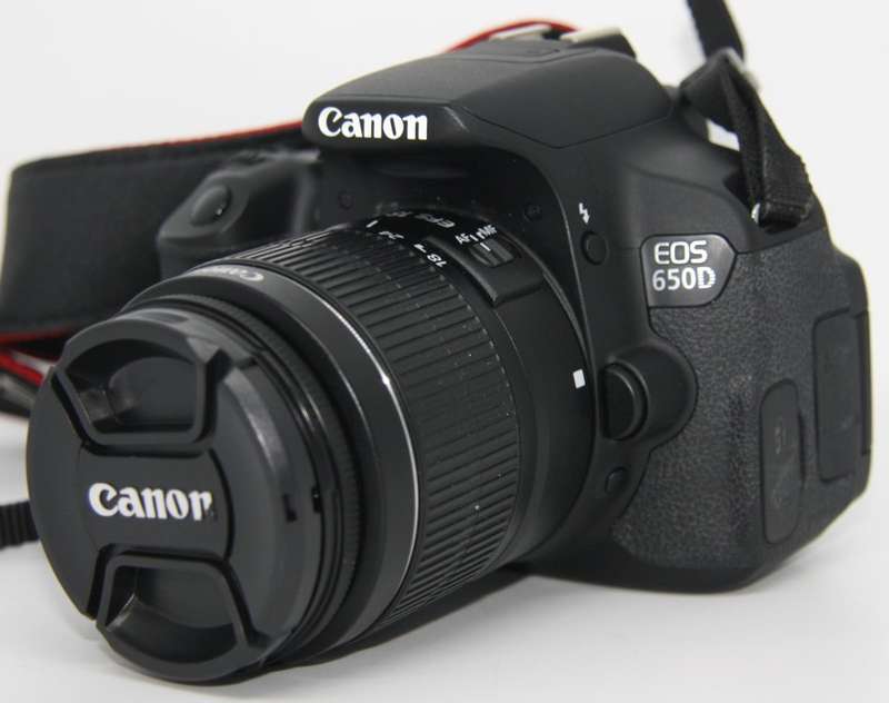 CANON EOS 650D, 18MP DSLR WITH FULL HD MOVIES, 18-55MM III ZOOM LENS , LOWEPRO SHOULDER  BAG