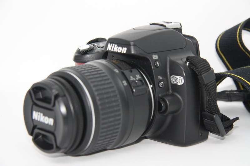 Nikon D60 DSLR Camera with 18-55mm f/3.5-5.6G Auto Focus-S Nikkor  Zoom Lens VERY GOOD CONDITION