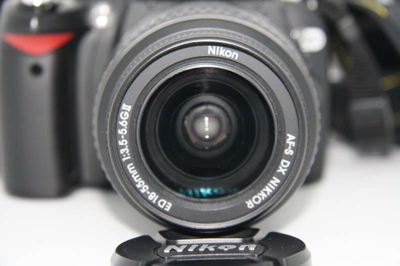 Nikon D60 DSLR Camera with 18-55mm f/3.5-5.6G Auto Focus-S Nikkor  Zoom Lens VERY GOOD CONDITION
