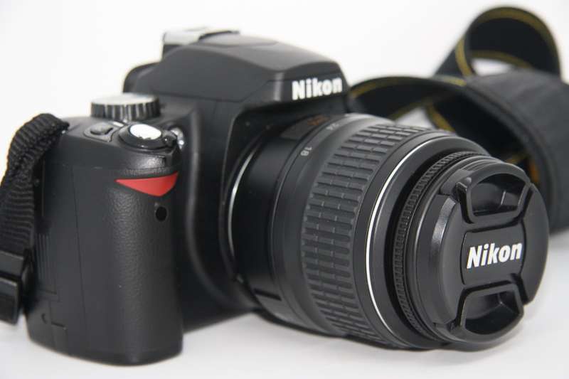 Nikon D60 DSLR Camera with 18-55mm f/3.5-5.6G Auto Focus-S Nikkor  Zoom Lens VERY GOOD CONDITION