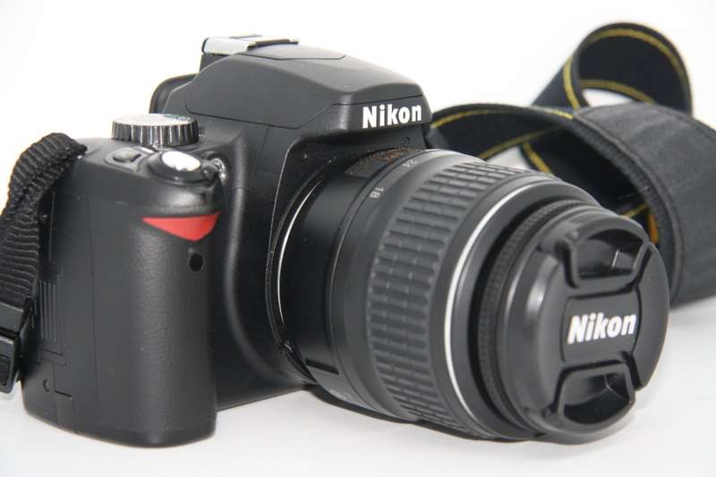 Nikon D60 DSLR Camera with 18-55mm f/3.5-5.6G Auto Focus-S Nikkor  Zoom Lens VERY GOOD CONDITION
