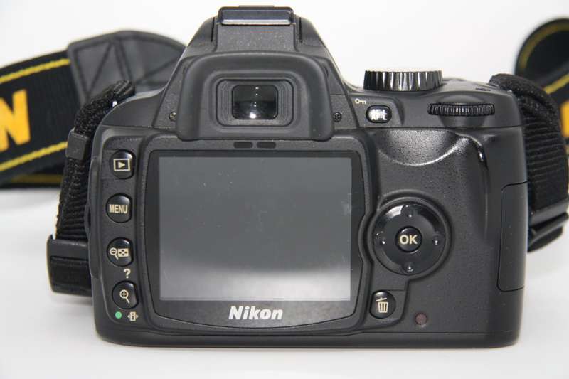 Nikon D60 DSLR Camera with 18-55mm f/3.5-5.6G Auto Focus-S Nikkor  Zoom Lens VERY GOOD CONDITION
