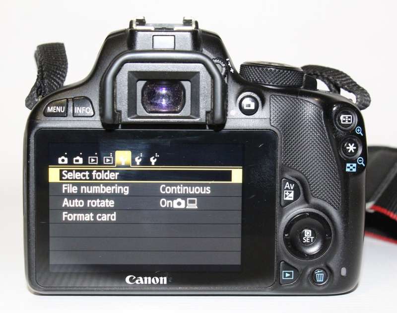 CANON 100D 18MP DSRL FULL HD MOVIES WITH 18-55MM LENS , CHARGER VERY GOOD CONDITION
