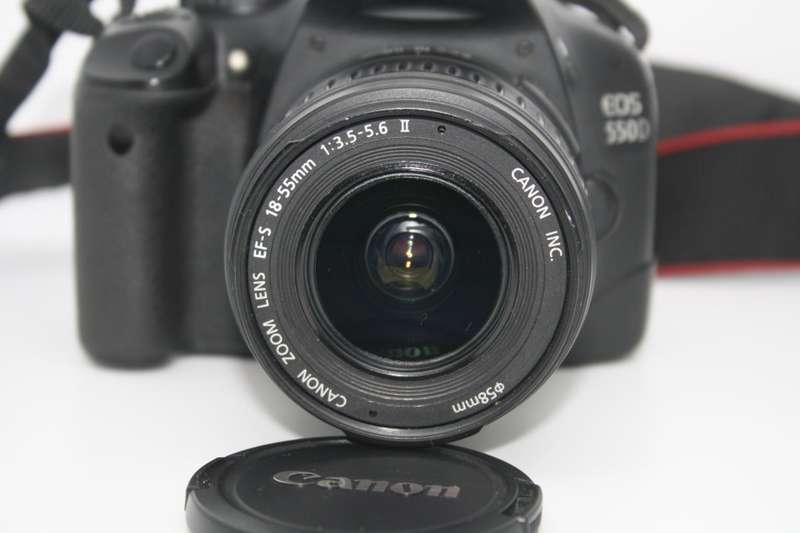 Canon EOS 550D 18 MP Digital SLR ,FULL HD MOVIES,  18-55mm II ZOOM Lens, BATTERY AND CHARGER