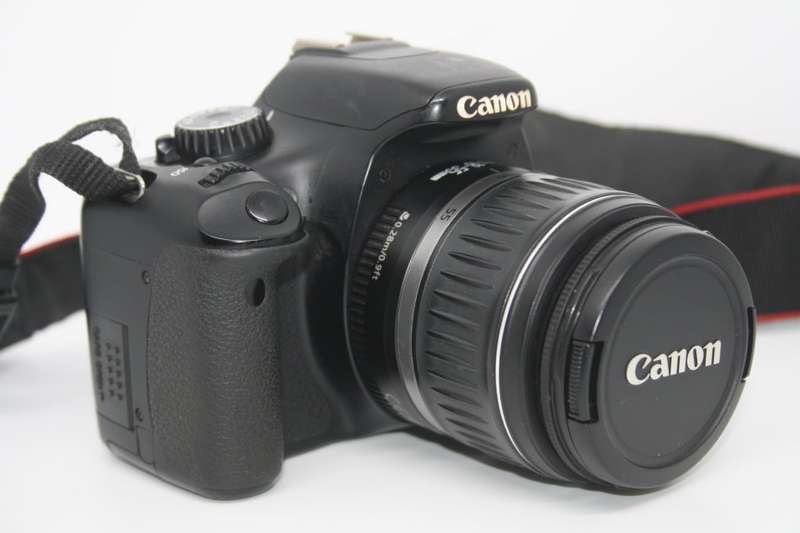 Canon EOS 550D 18 MP Digital SLR ,FULL HD MOVIES,  18-55mm II ZOOM Lens, BATTERY AND CHARGER