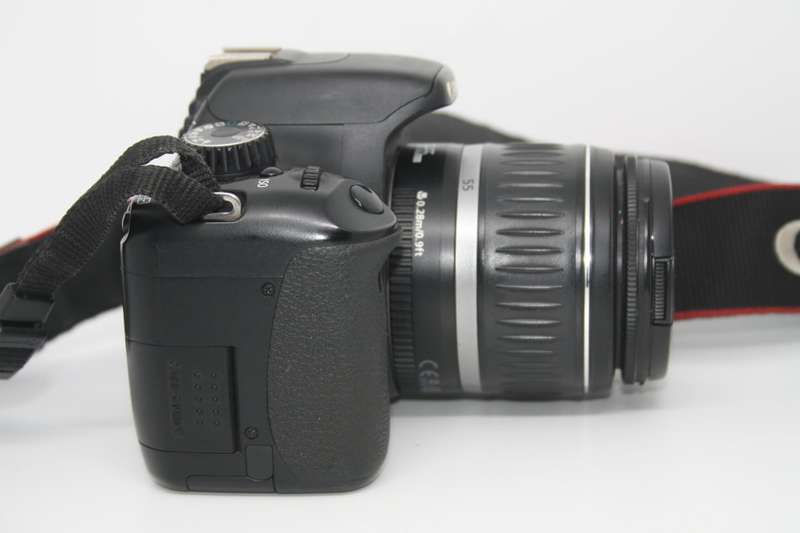 Canon EOS 550D 18 MP Digital SLR ,FULL HD MOVIES,  18-55mm II ZOOM Lens, BATTERY AND CHARGER