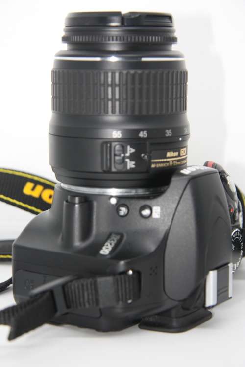 Nikon D3200 24MP DSLR Camera with 18-55mm VR LENS  IN VERY GOOD CONDITION. WITH CHARGER