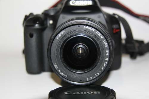 Canon EOS 550D (KISS X4), 18 MP DSLR , 18-55mm II ZOOM Lens, FULL HD MOVIES, BATTERY AND CHARGER
