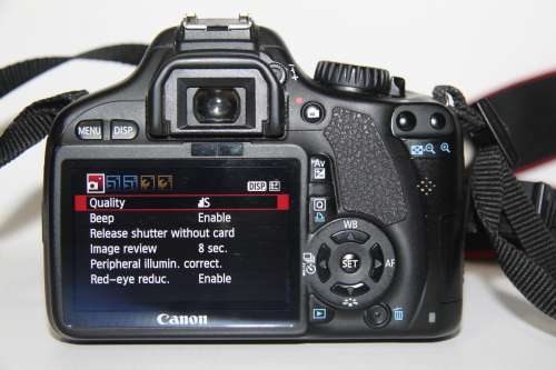 Canon EOS 550D (KISS X4), 18 MP DSLR , 18-55mm II ZOOM Lens, FULL HD MOVIES, BATTERY AND CHARGER
