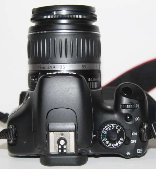 Canon EOS 550D (KISS X4), 18 MP DSLR , 18-55mm II ZOOM Lens, FULL HD MOVIES, BATTERY AND CHARGER