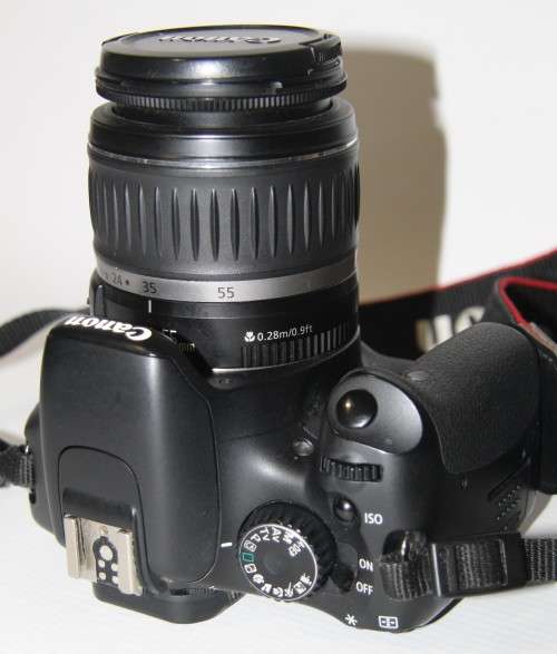 Canon EOS 550D (KISS X4), 18 MP DSLR , 18-55mm II ZOOM Lens, FULL HD MOVIES, BATTERY AND CHARGER